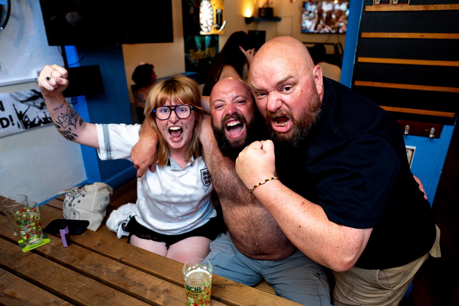 Friends enjoying a drink at The Brewers Arms